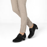 Eva – Samtweiche Eleganz in tiefem Schwarz