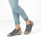 Hazel – Quiet Refinement in Delicate Gray