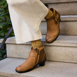 Emma – Natural Warmth in Elegant Brown