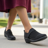 Eve – Zeitlose Eleganz in sattem Schwarz