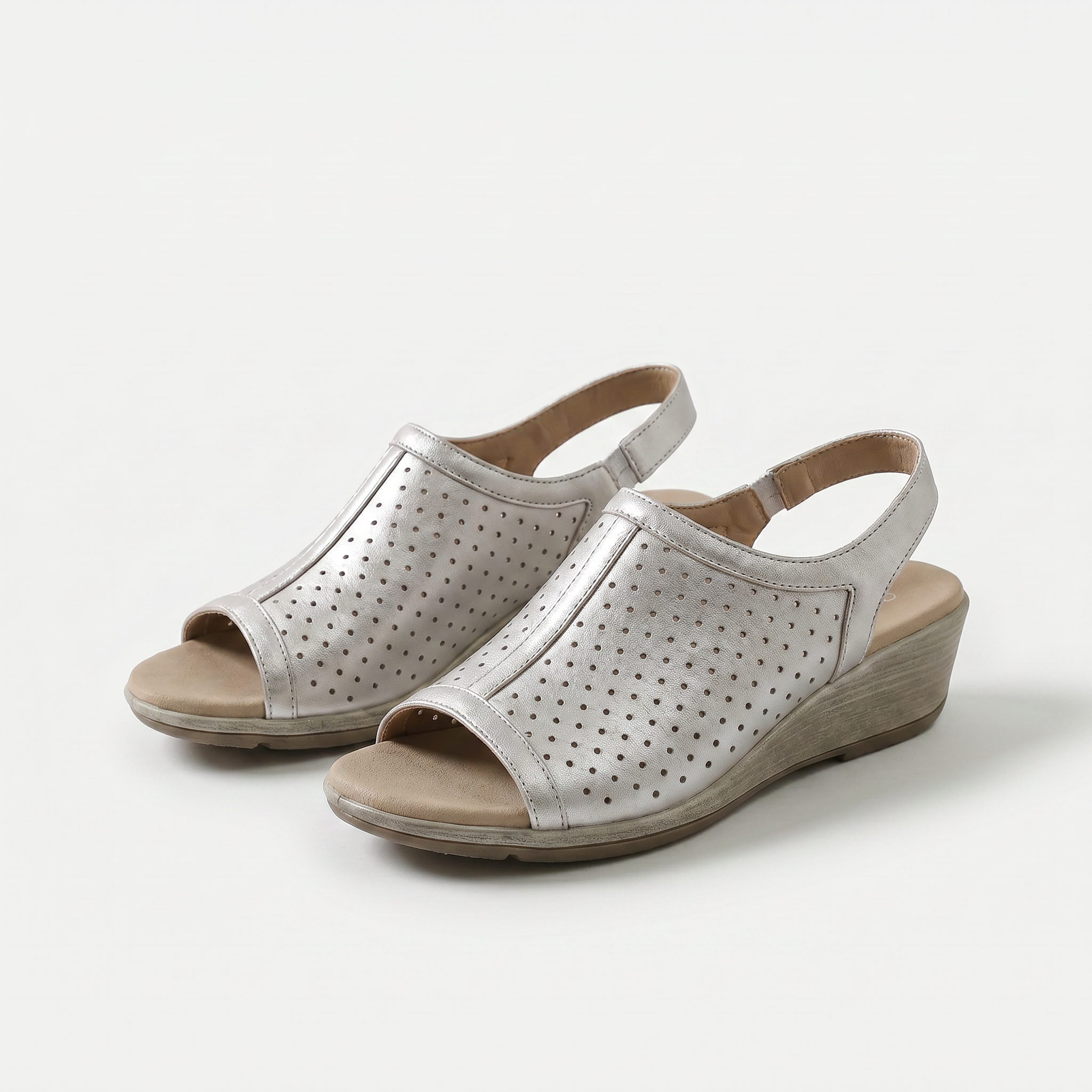 Hazel – Quiet Refinement in Delicate Gray