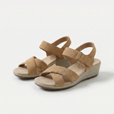 Holly – Warme Eleganz in sanftem Taupe